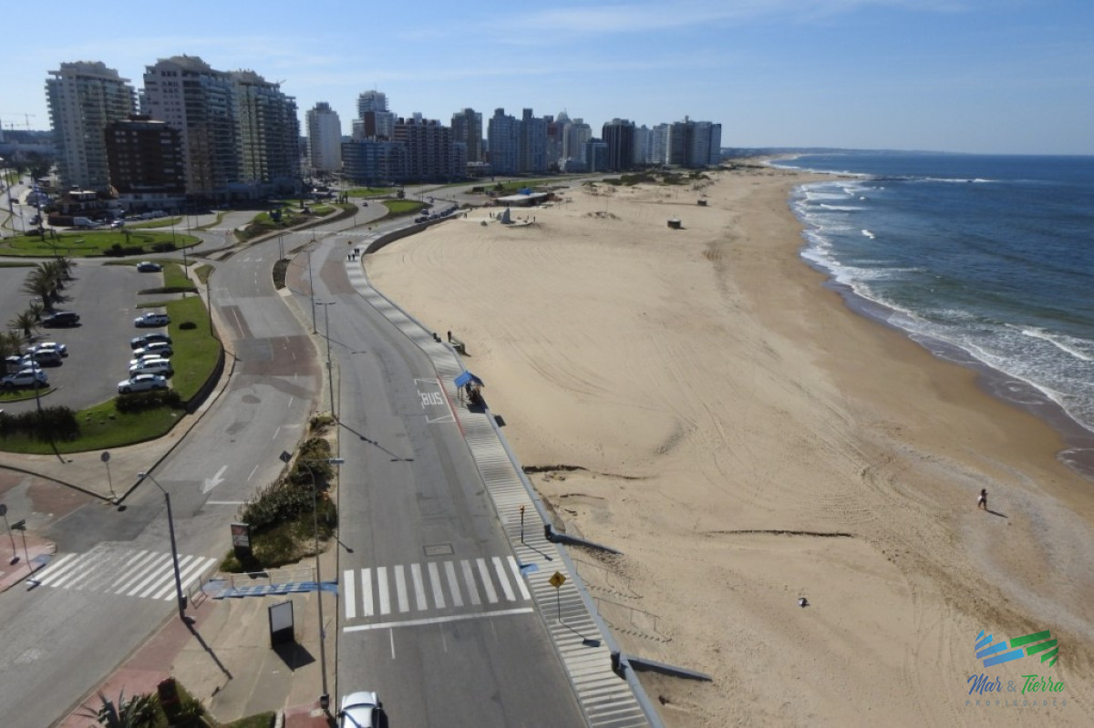 Apartamento ID.2201 - Oportunidad en venta Apartamento en piso alto, con vista franca al mar!!!, 