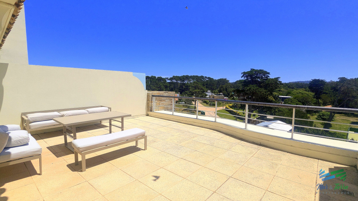 Apartamento ID.4955 - Venta de apartamento Petnhouse 3 dormitorios 3 baños frente al mar, playa MansaPunta del Este 