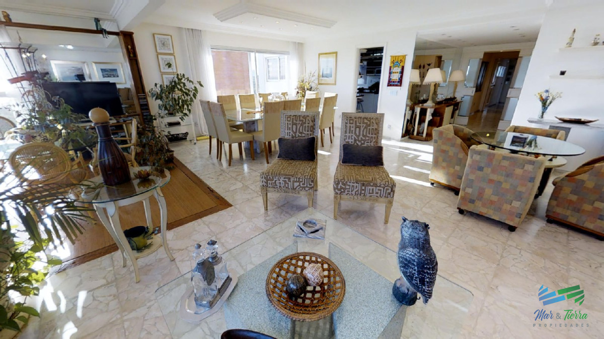 Apartamento ID.2110 - Espectacular planta, reciclada con materiales de primera calidad!!! cuenta 180 m2.