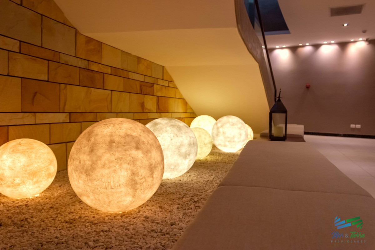 Apartamento ID.4209 - VENTA de apartamento de 2 dormitorios sobre playa Mansa de Punta del Este