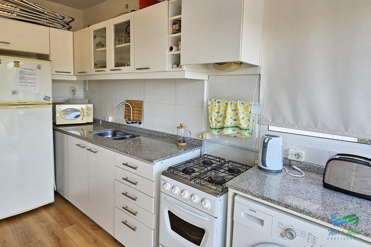 Apartamento ID.1483 - Alquilo apartamento INVERNAL reciclado 1 dormitorio en Punta del Este frente al mar, en playa mansa.