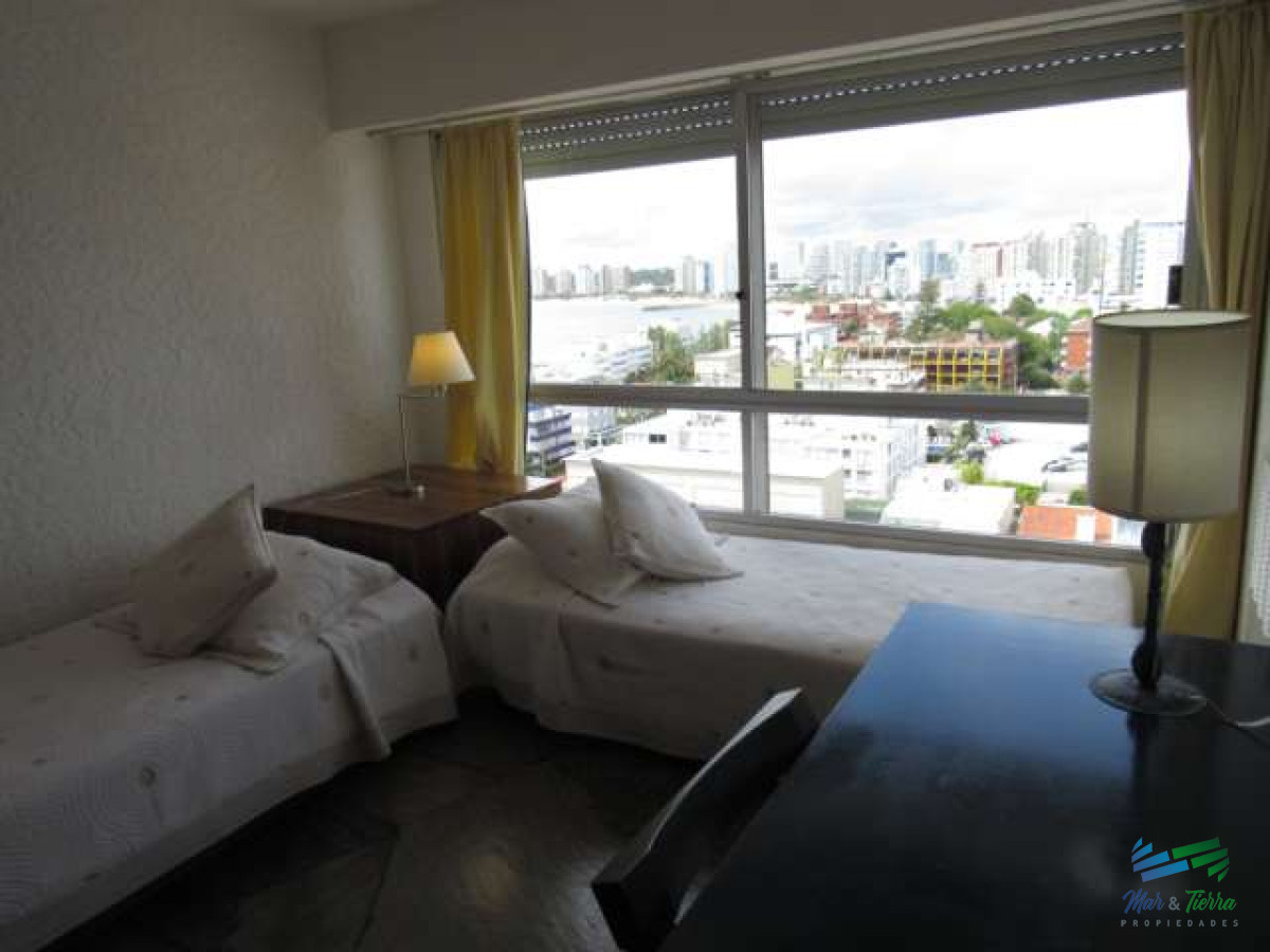 Apartamento ID.2596 - Vendo apartamento 3 dormitorios con vista al puerto en Peninsula, Punta del Este.