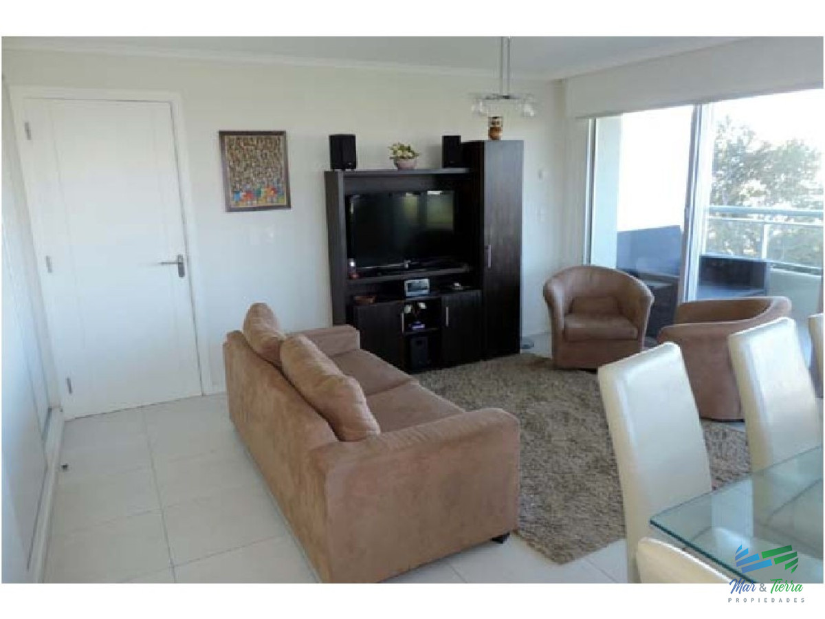 Apartamento ID.2361 - En venta.. Muy lindo apartamento sobre Av. Roosevelt, Punta del Este