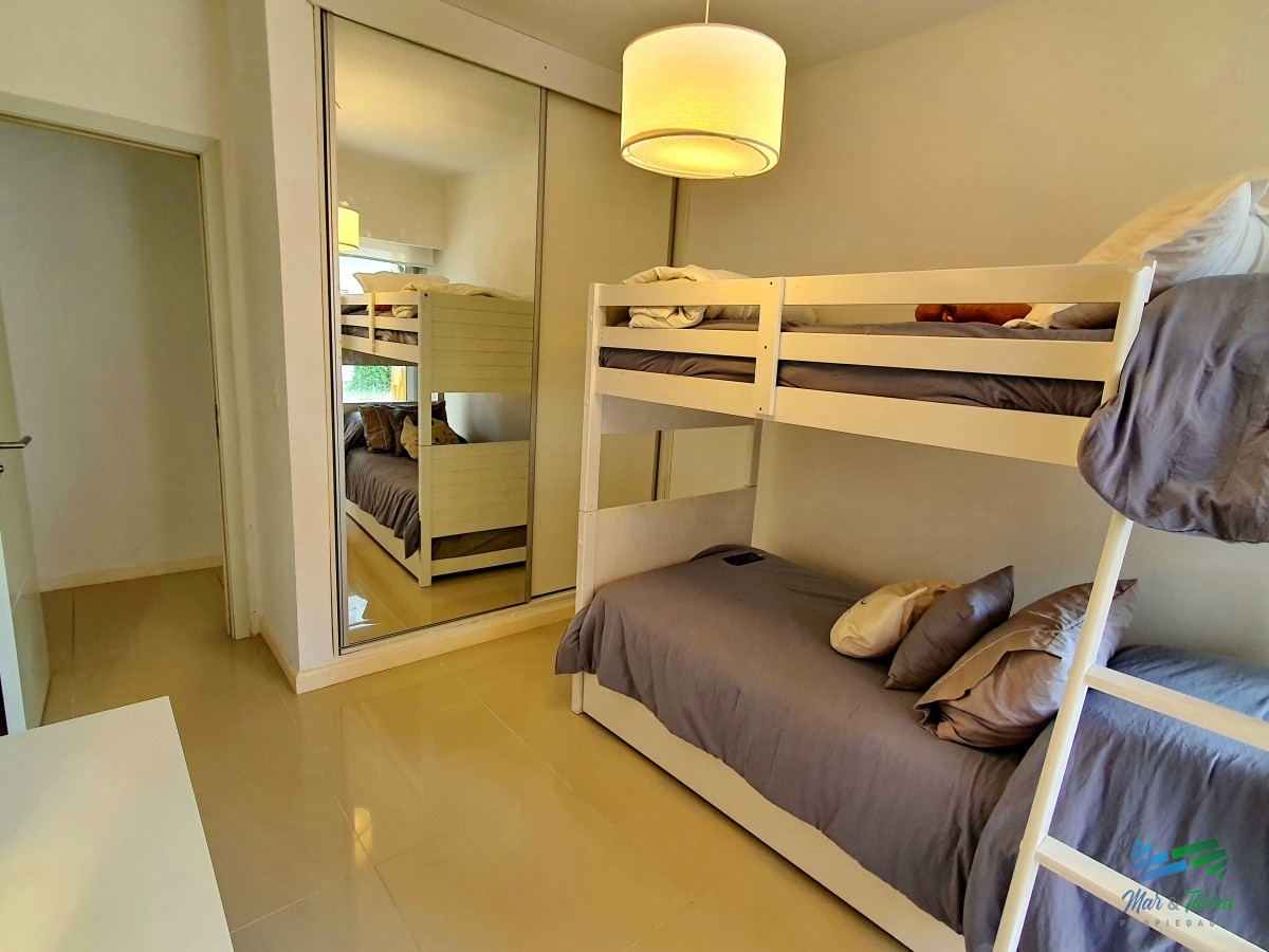 Apartamento ID.4196 - Vendo apartamento 2 dormitorios con gran terraza en Peninsula, zona puerto, Punta del Este