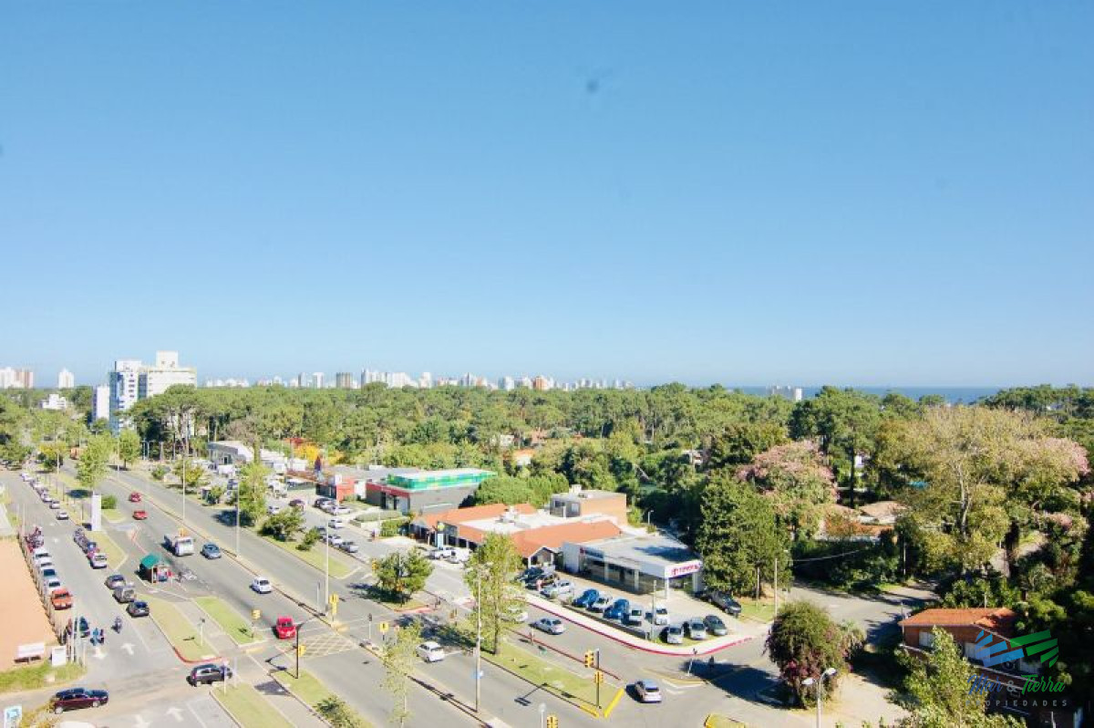 Apartamento ID.2533 - Apartamento 3 dormitorios en venta, Av. Roosevelt, Punta del Este
