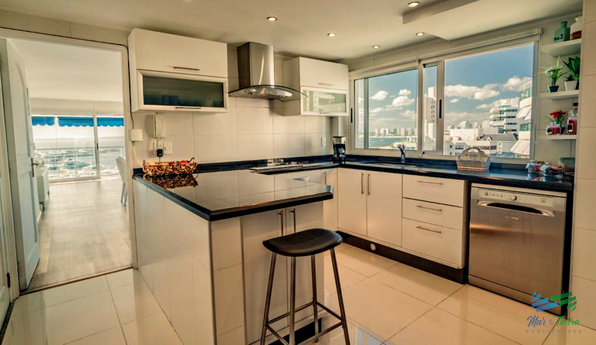 Apartamento ID.3070 - Vendo apartamento frente al puerto, 6 dormitorios, Punta del Este