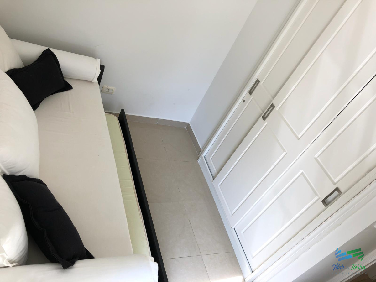 Apartamento ID.2252 - En venta.. excelente oportunidad , edificio con servicios, a pasitos del mar.