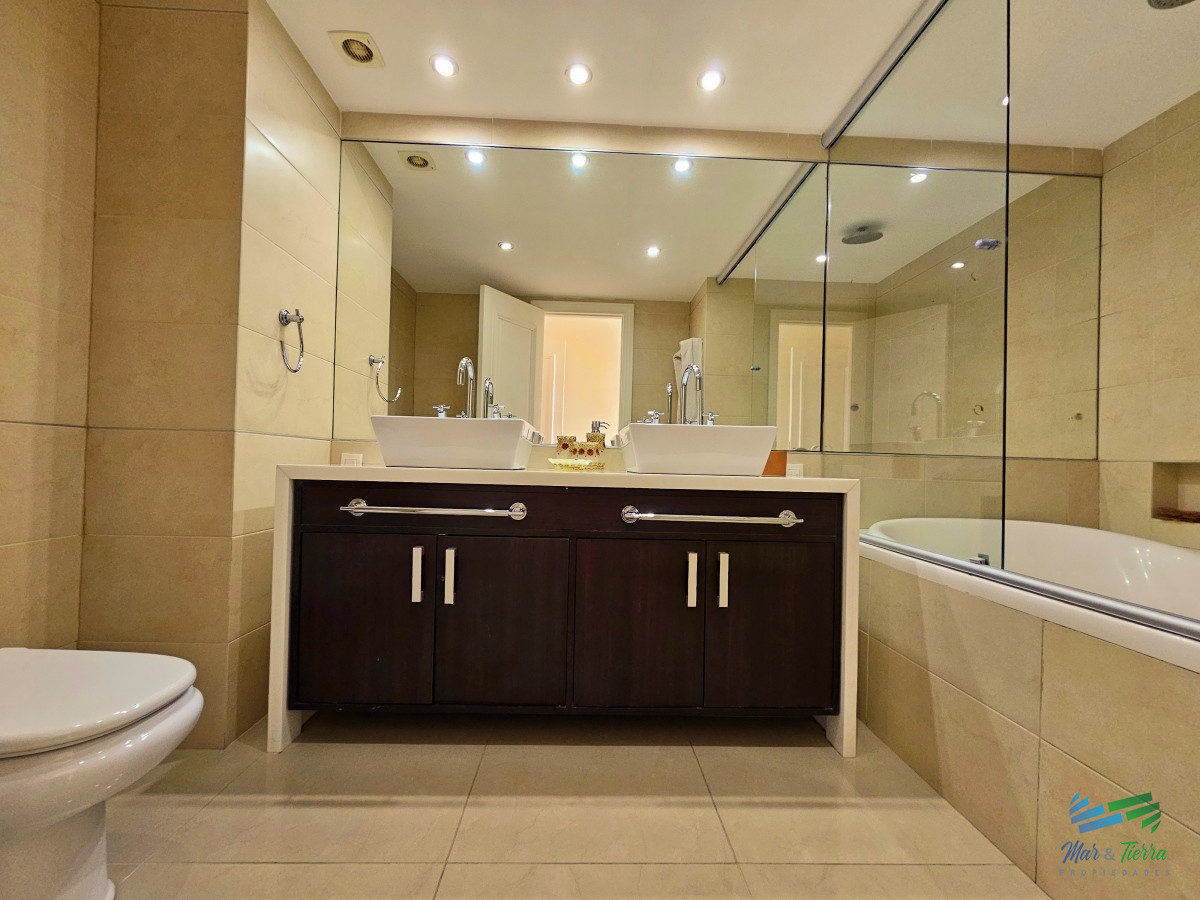 Apartamento ID.4427 - Apartamento en alquiler temporada 2026, frente a la playa, full amenities.