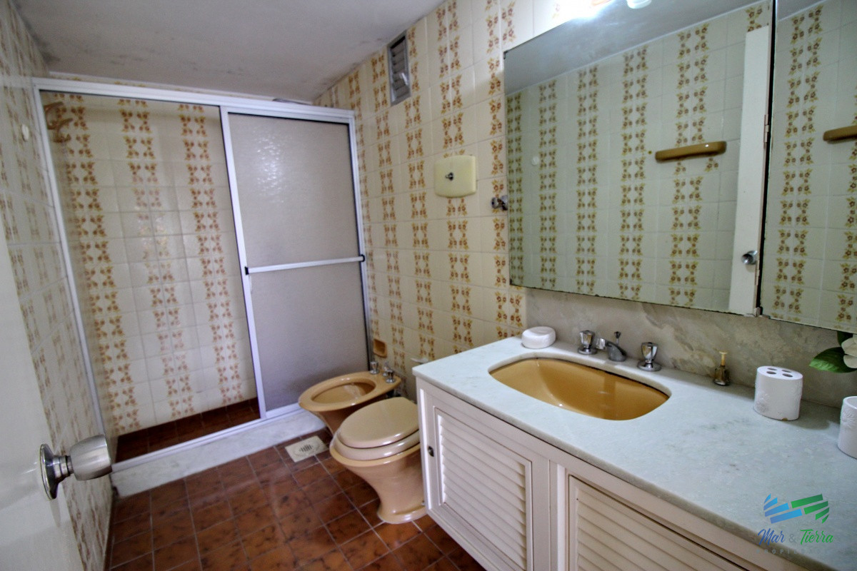 Apartamento ID.142 - Vendoa apartamento 2,5 dormitorios en playa mansa, complejo Lincoln Center, Punta del Este.