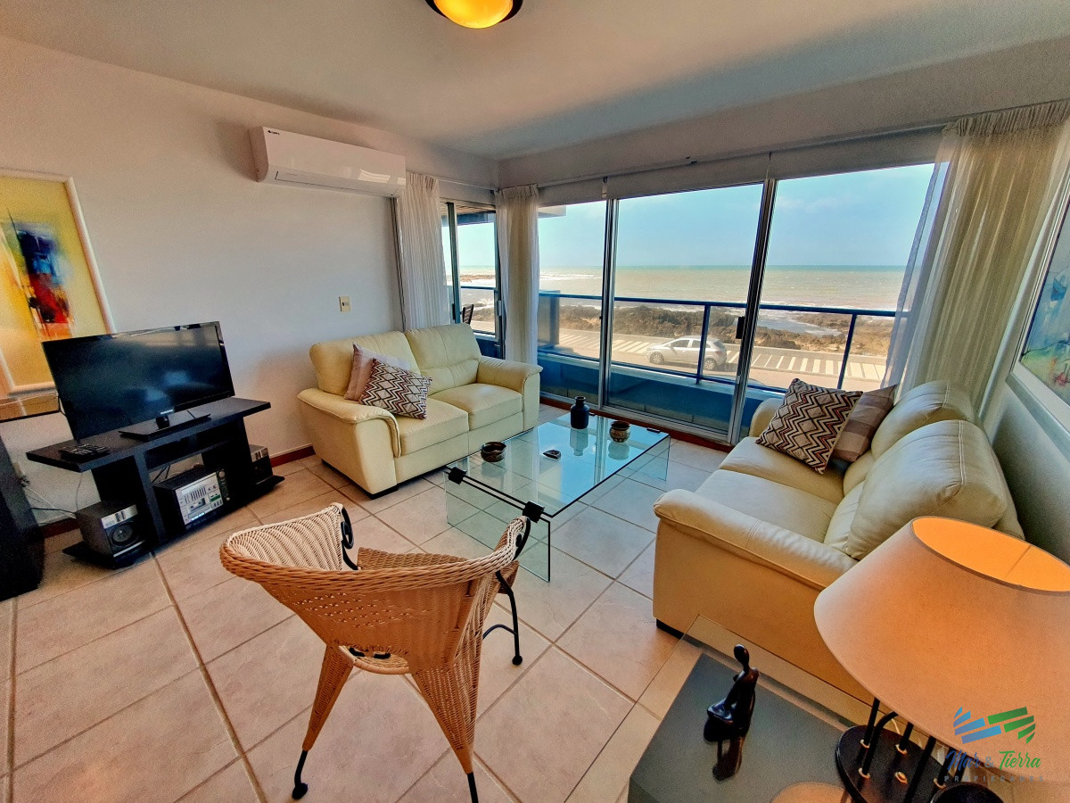 Apartamento ID.183 - Vendo o alquilo apartamento 3 dormitorios en primera línea en Penínsulta, Punta del Este 