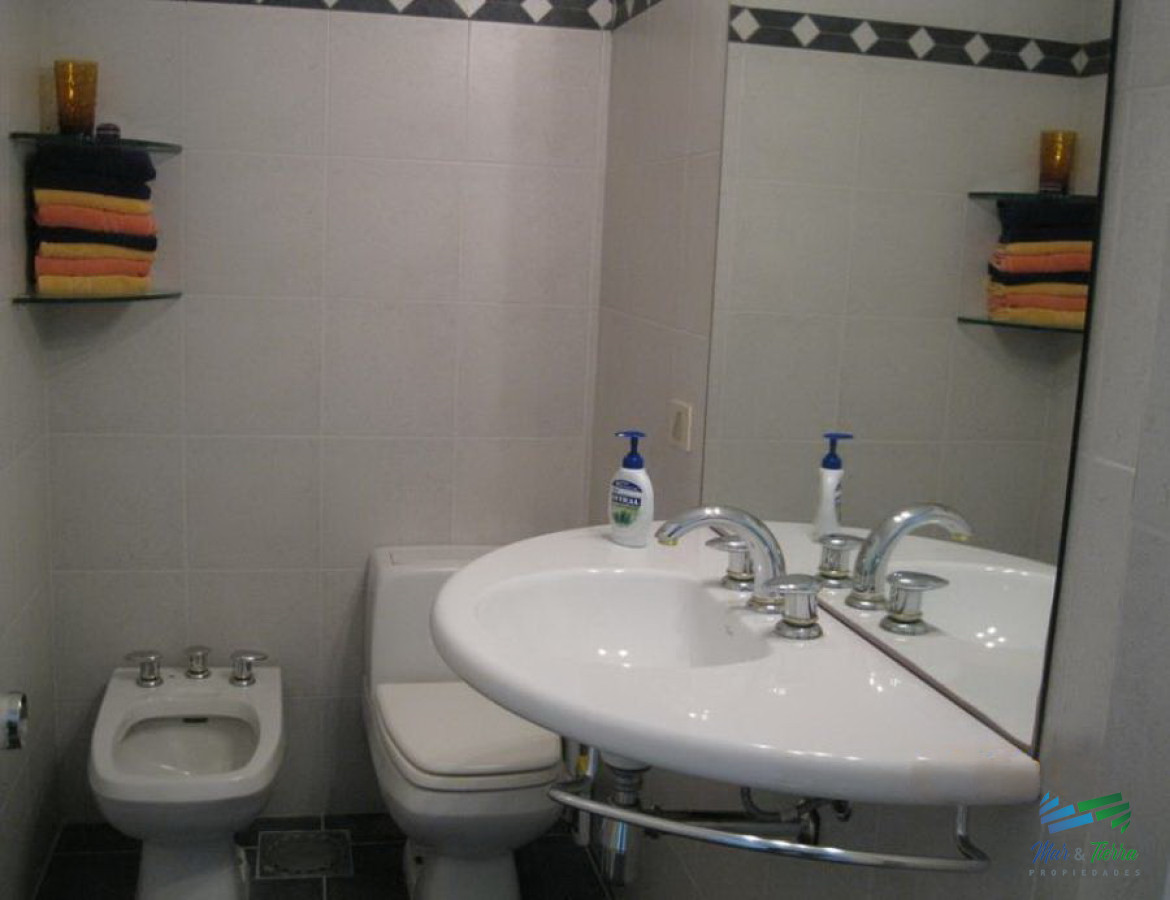 Apartamento ID.2601 - Vendo apartamento 4 dormitorios frente al puerto, con la mejor vista, Peninsula, Punta del Este.