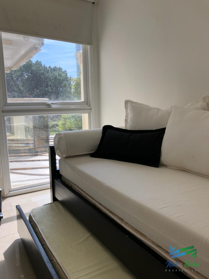 Apartamento ID.2252 - En venta.. excelente oportunidad , edificio con servicios, a pasitos del mar.