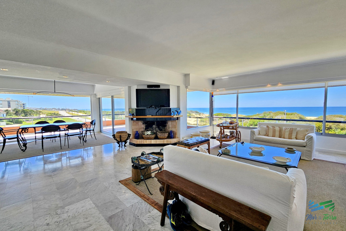APARTAMENTO CON 3 DORMITORIOS Y SERVICIO, PARRILLERO PROPIO, JACUZZI, VISTA AL MAR, RINCÓN DEL INDIO, PUNTA DEL ESTE