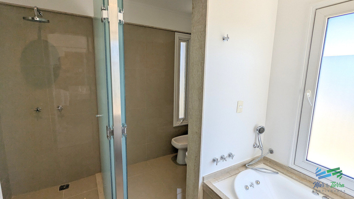 Apartamento ID.4211 - Venta de Apartamento 4 DORMITORIOS con vista al mar en VERAMANSA