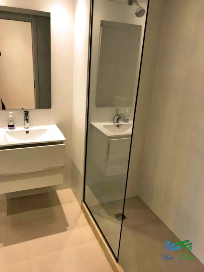 Apartamento ID.3357 - Vendo apartamento 3 dormitorios con servicios y vista parcial, playa brava, Punta del Este