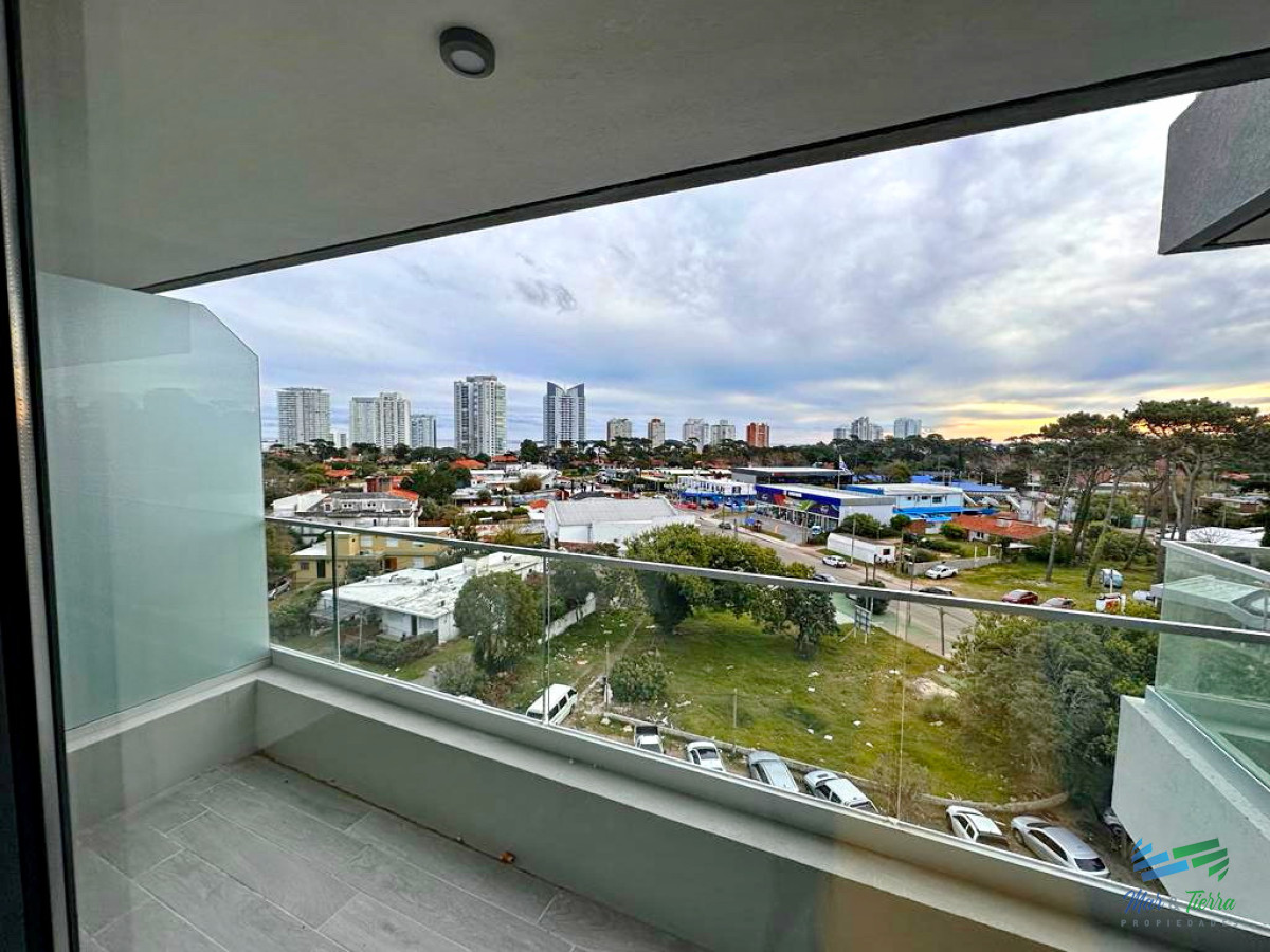 Apartamento ID.4377 - Vendo apartamento monoambiente a estrenar, con buenos servicios, en Punta del Este