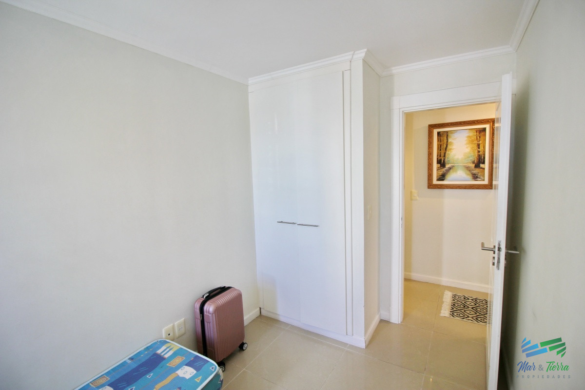 Apartamento ID.990 - Apartamento de 2 dormitorios en venta con vista al mar, Punta del Este