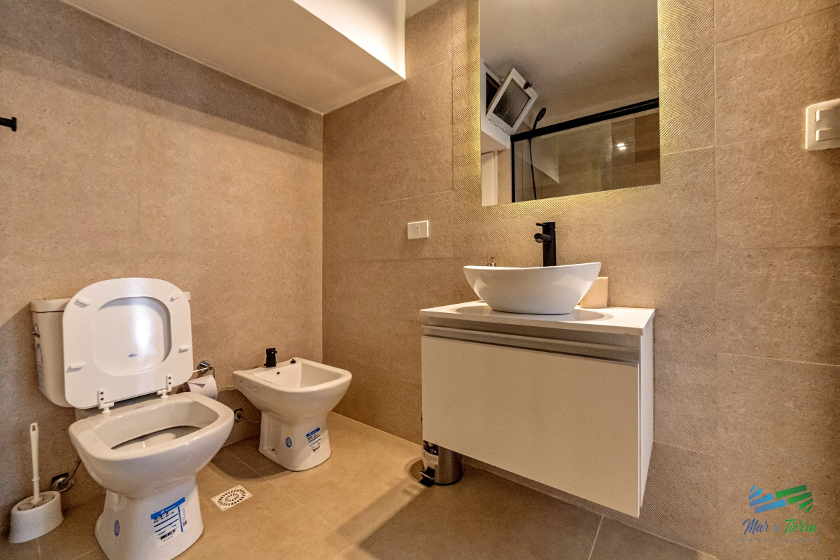 Apartamento ID.4640 - En venta apartamento 2 dormitorios con garaje en Peninsula, Punta del Este.