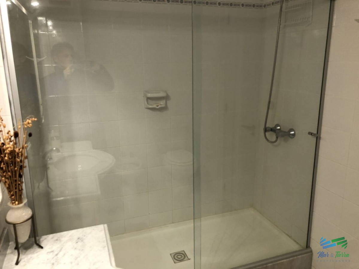 Apartamento ID.2275 - En venta.. piso intermedio, planta amplia muy luminosa, en excelente condiciones.