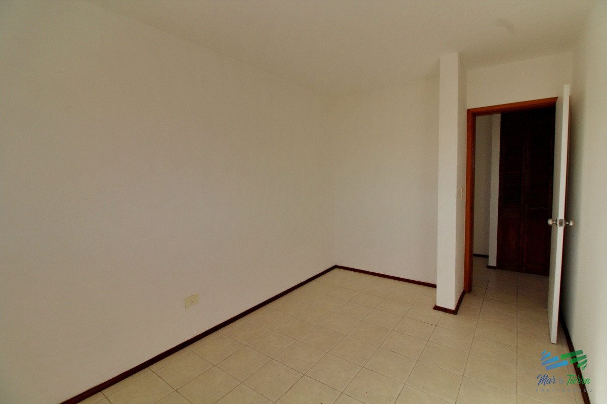 Apartamento ID.2664 - OPORTUNIDAD!!! Vendo apartamento 2 dormitorios en centro de Maldonado, piso alto con balcón.