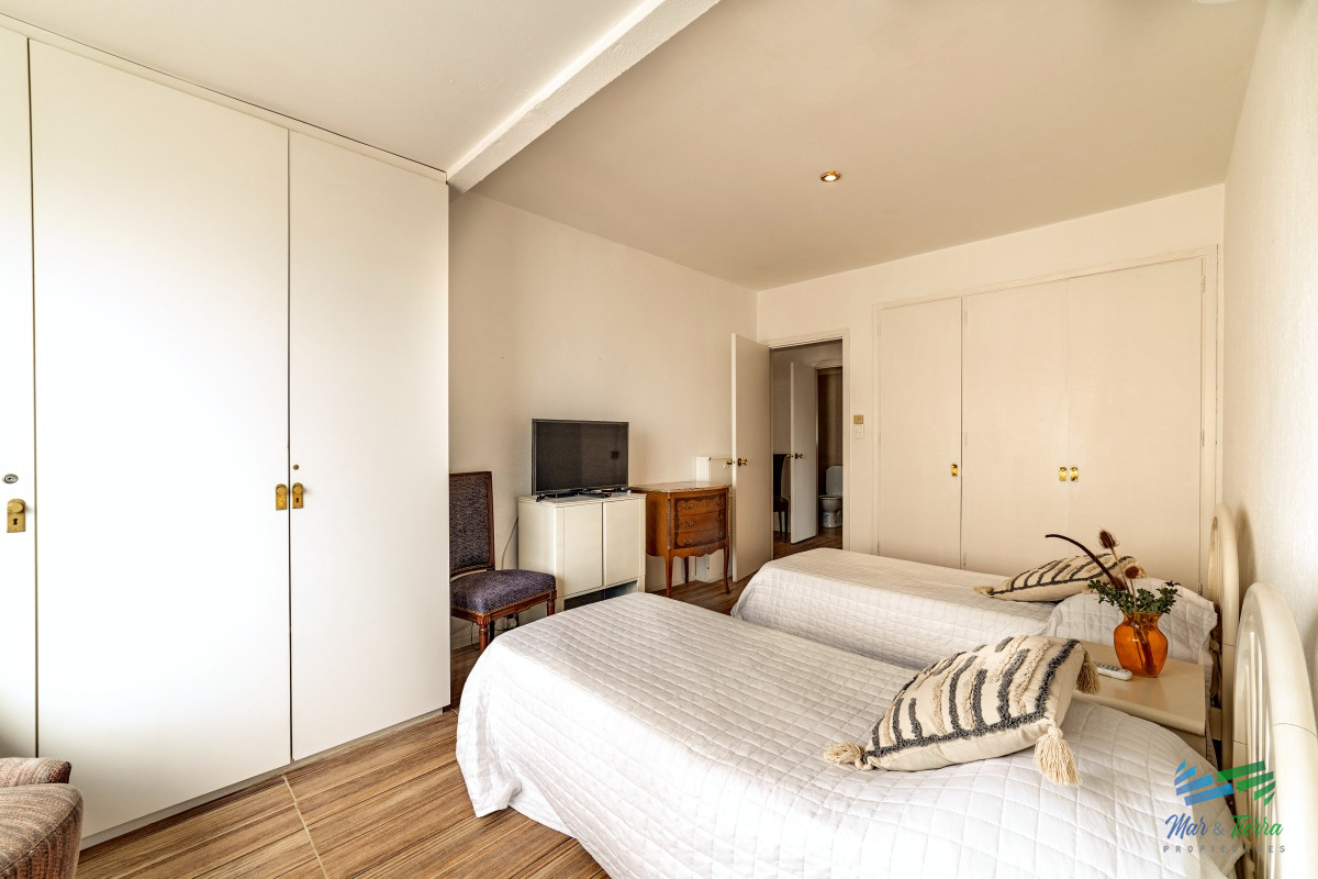 Apartamento ID.4640 - En venta apartamento 2 dormitorios con garaje en Peninsula, Punta del Este.