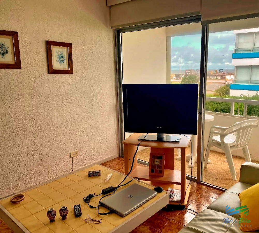 Apartamento ID.3220 - Vendo apartamento de 2 dormitorios, 2 baños y garage. Playa Brava, Punta del Este.