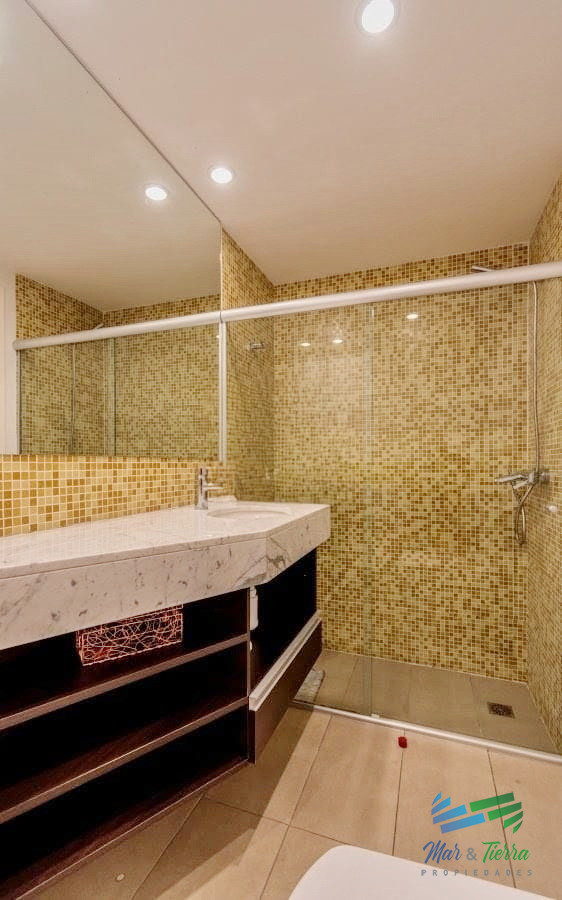 Apartamento ID.4125 - Venta apartamento de 2 dormitorios y medio con gran terraza en Playa Brava Punta del este