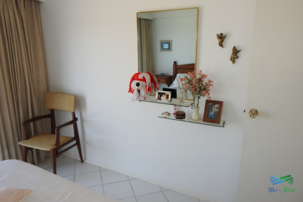 Apartamento ID.2201 - Oportunidad en venta Apartamento en piso alto, con vista franca al mar!!!, 