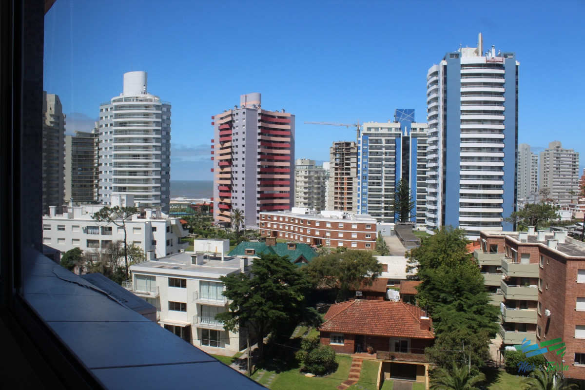 Apartamento ID.2668 - En venta, piso intermedio con vista despejada...