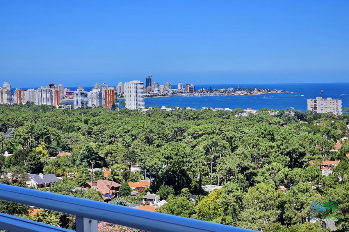 Apartamento ID.5049 - ALQUILER DE INVIERNO, 3 DORMITORIOS SOBRE AV ROOSEVELT, EDIFICIO CON SERVICIOS.