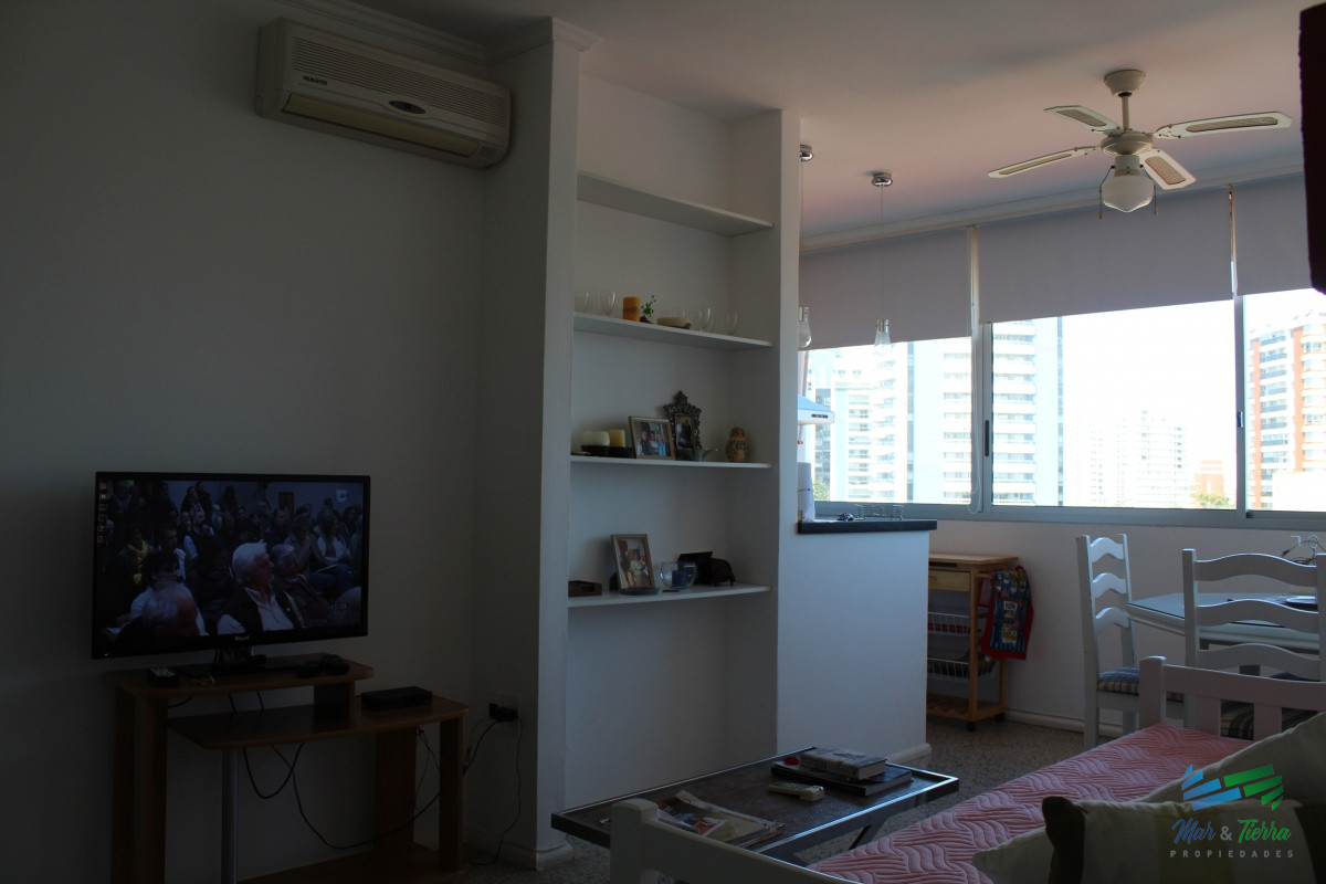 Apartamento ID.2668 - En venta, piso intermedio con vista despejada...