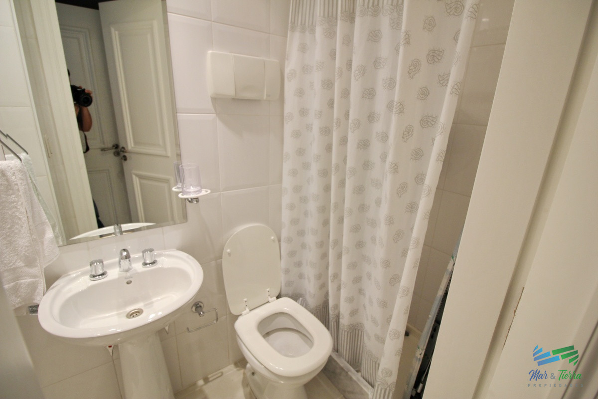 Apartamento ID.2446 - APARTAMENTO EN VENTA DE 3 DORMITORIOS + SERVICIO, PLAYA MANSA, PUNTA DEL ESTE 