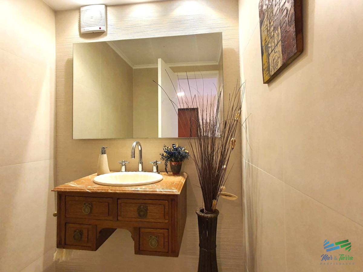 Apartamento ID.4030 - Venta apartamento 3 dormitorios, primera linea playa Brava, Punta del Este