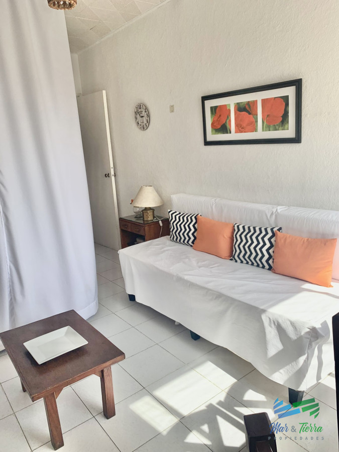 Apartamento ID.4474 - Venta apartamento mono ambiente en edificio Punta del Este, playa mansa y brava