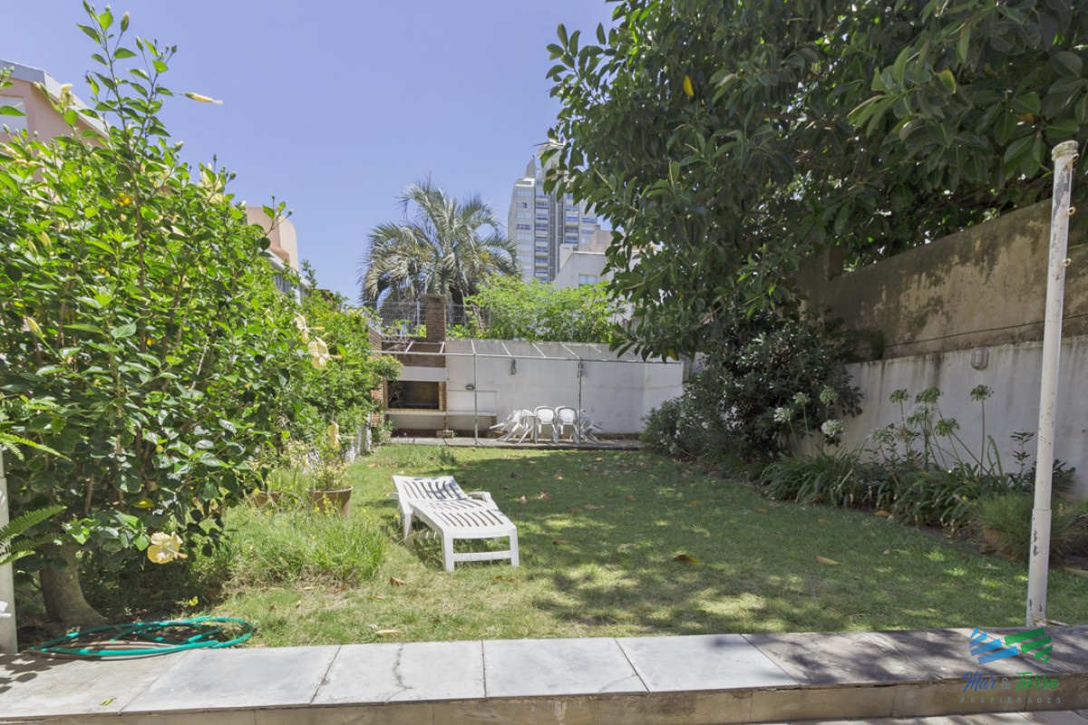 Apartamento ID.2489 - Departamento 3 dormitorios en venta, reciclado, frente al mar, Peninsula, Punta Del Este.