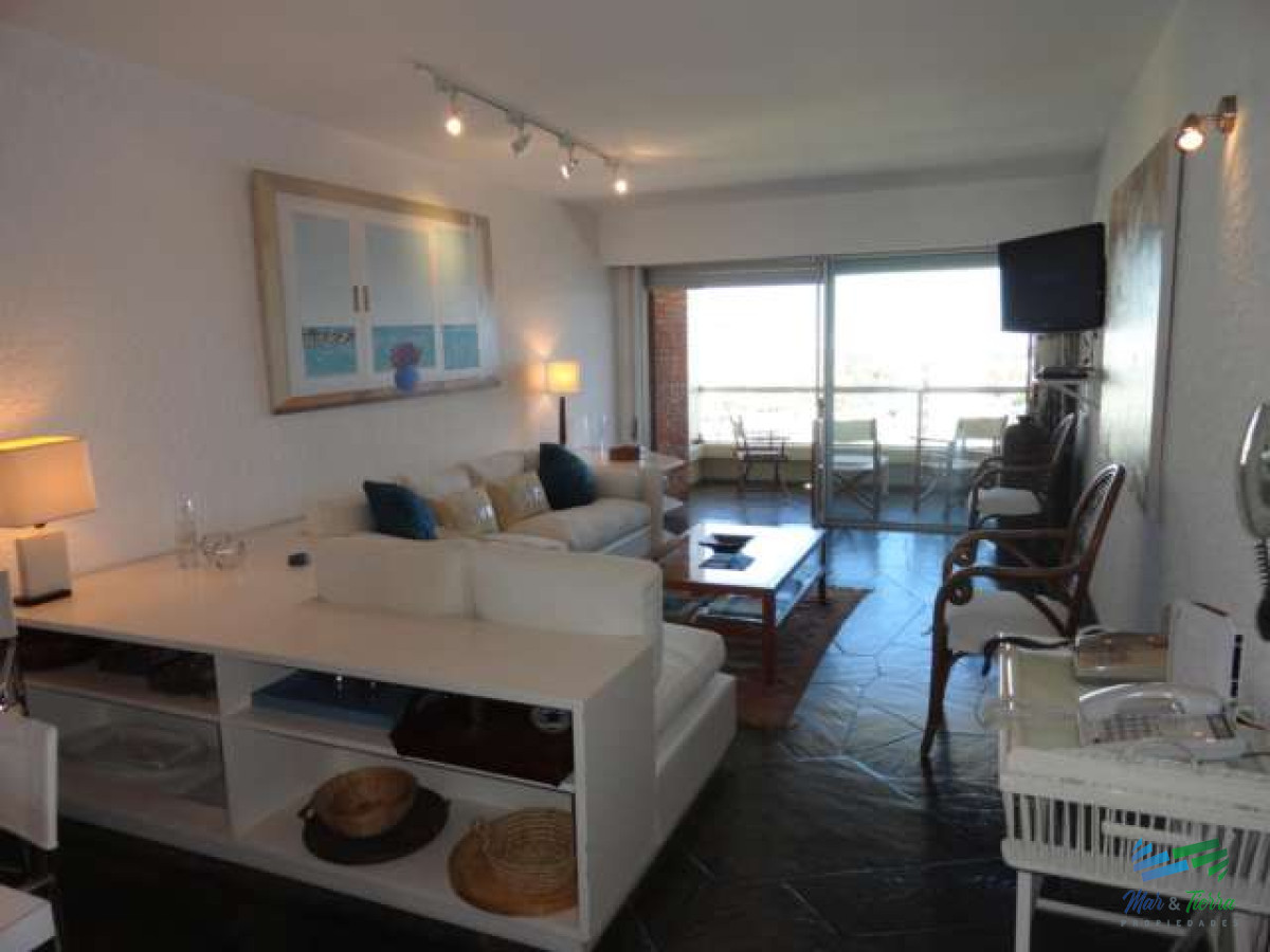 Apartamento ID.2596 - Vendo apartamento 3 dormitorios con vista al puerto en Peninsula, Punta del Este.