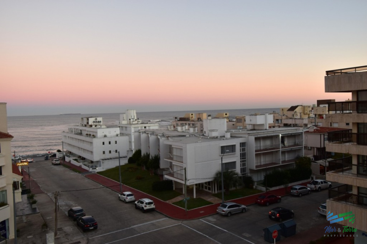 Apartamento ID.727 - Funcional Apartamento en venta Península, Punta del Este 