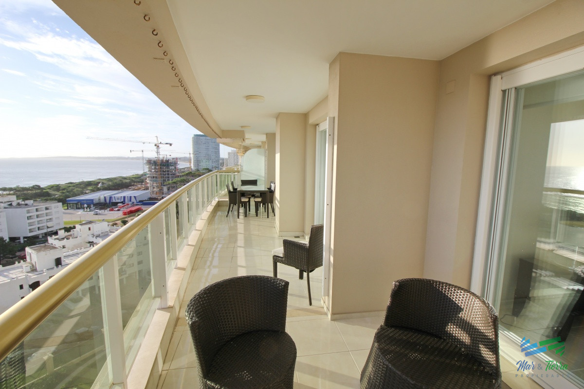 Apartamento ID.2446 - APARTAMENTO EN VENTA DE 3 DORMITORIOS + SERVICIO, PLAYA MANSA, PUNTA DEL ESTE 
