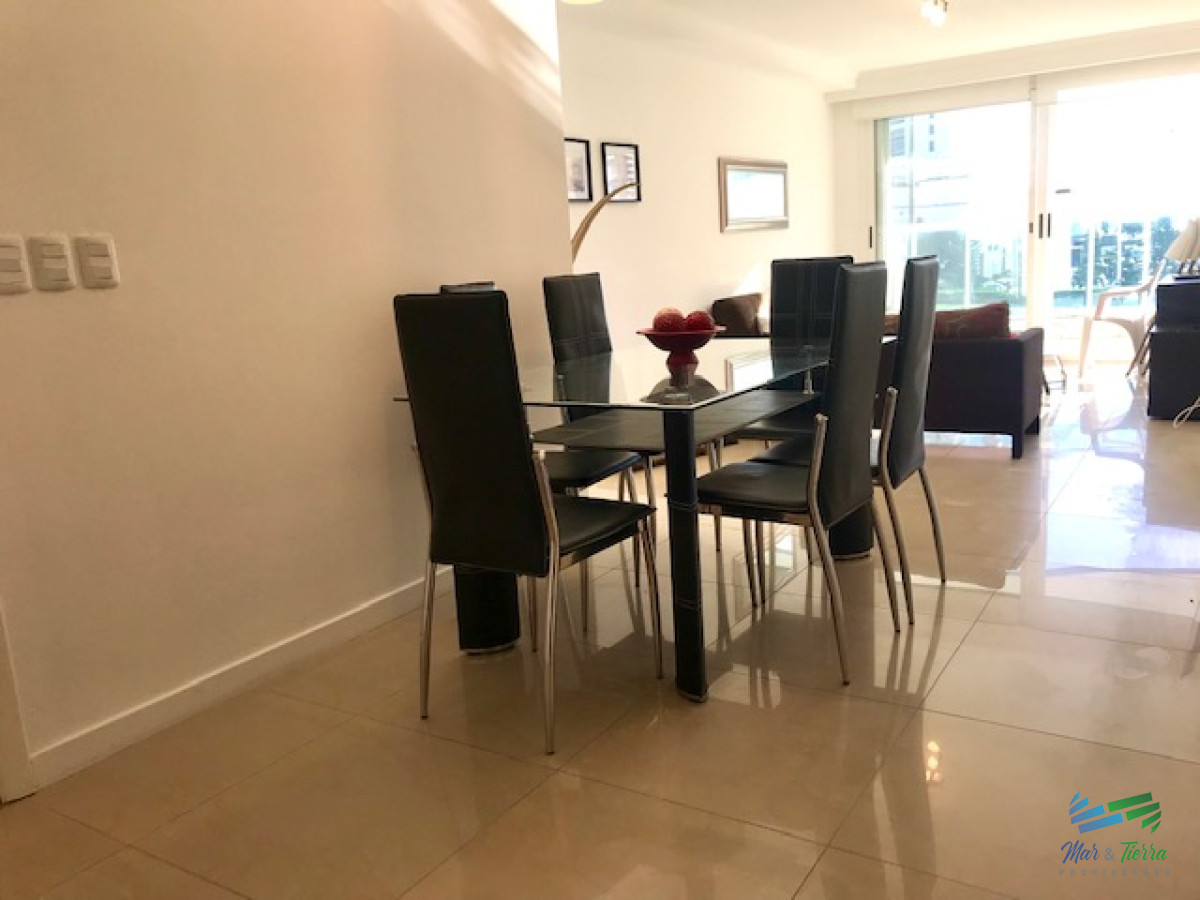 Apartamento ID.209 - Apartamento en Alquiler a una cuadra del mar (Playa Mansa)  en torre nueva, con todos y excelentes servicios .