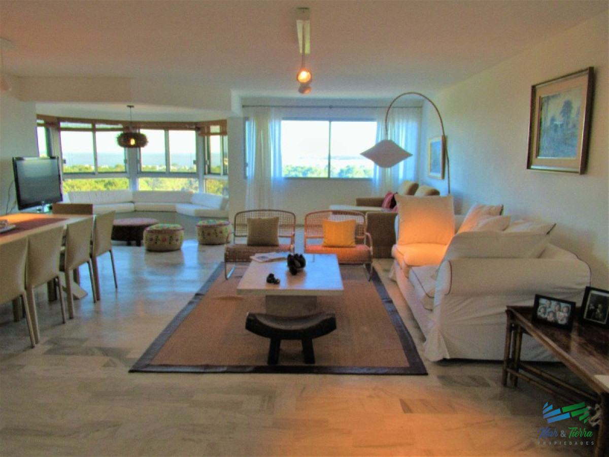 Apartamento ID.1513 - Dpto.reciclado, amplio y luminoso, con vistas de casi 360º.