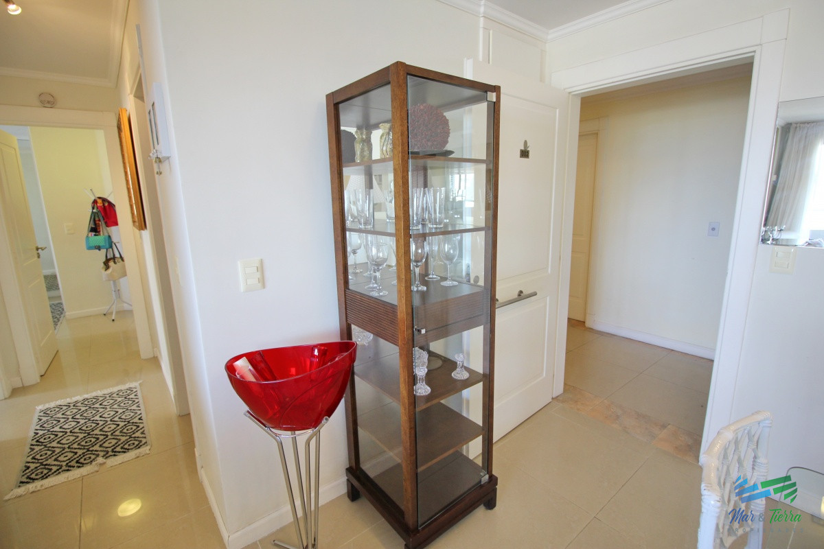 Apartamento ID.990 - Apartamento de 2 dormitorios en venta con vista al mar, Punta del Este