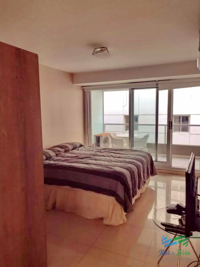 Apartamento ID.4370 - Vendo apartamento a 1 cuadra del puerto, edificio con buenos servicios, Punta del Este