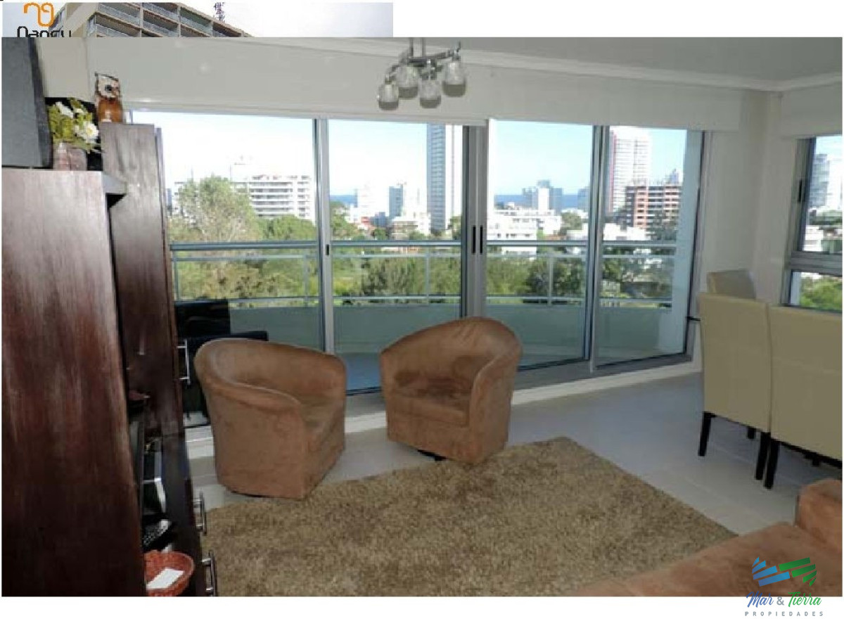 Apartamento ID.2361 - En venta.. Muy lindo apartamento sobre Av. Roosevelt, Punta del Este
