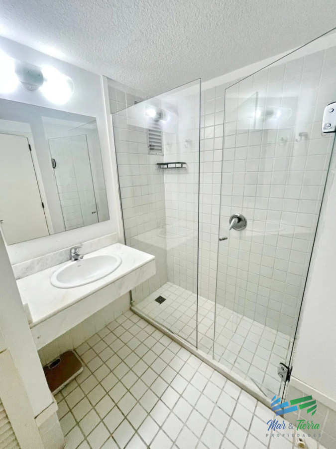 Apartamento ID.5667 - Venta de apartamento 2 y medio dormitorios en la península Punta del este  