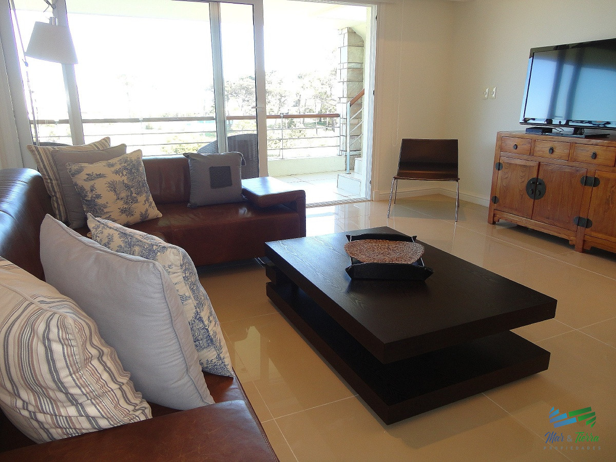 Apartamento ID.3947 - Venta de apartamento dúplex en complejo Veramansa sobre playa Mansa de punta del Este