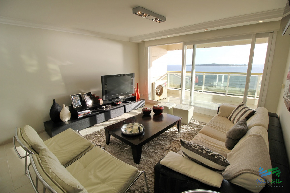 Apartamento ID.2446 - APARTAMENTO EN VENTA DE 3 DORMITORIOS + SERVICIO, PLAYA MANSA, PUNTA DEL ESTE 