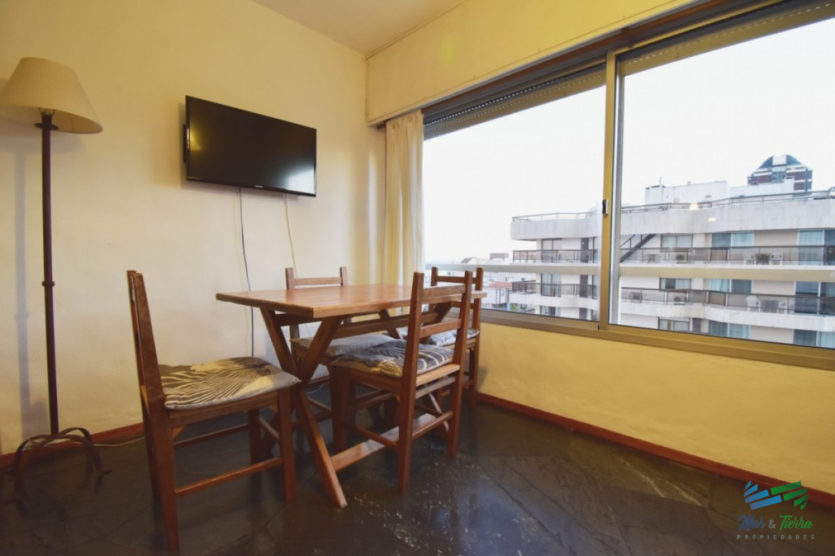 Apartamento ID.727 - Funcional Apartamento en venta Península, Punta del Este 