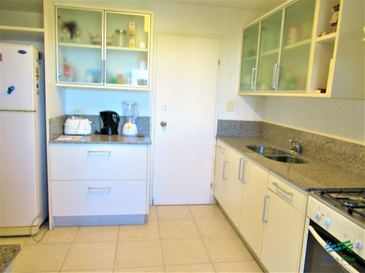 Apartamento ID.1513 - Dpto.reciclado, amplio y luminoso, con vistas de casi 360º.