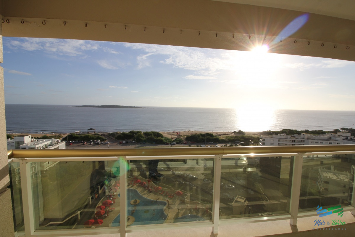 Apartamento ID.2446 - APARTAMENTO EN VENTA DE 3 DORMITORIOS + SERVICIO, PLAYA MANSA, PUNTA DEL ESTE 