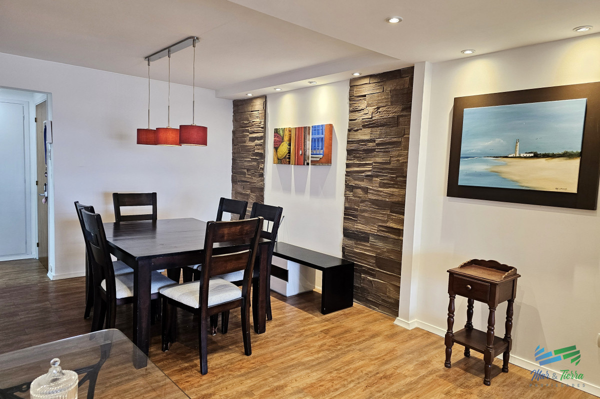 Apartamento ID.5377 - ALQUILER ANUAL, FRENTE LA MANSA, 3 DORMITORIOS COMPLETAMENTE RECICLADO! PUNTA DEL ESTE. 